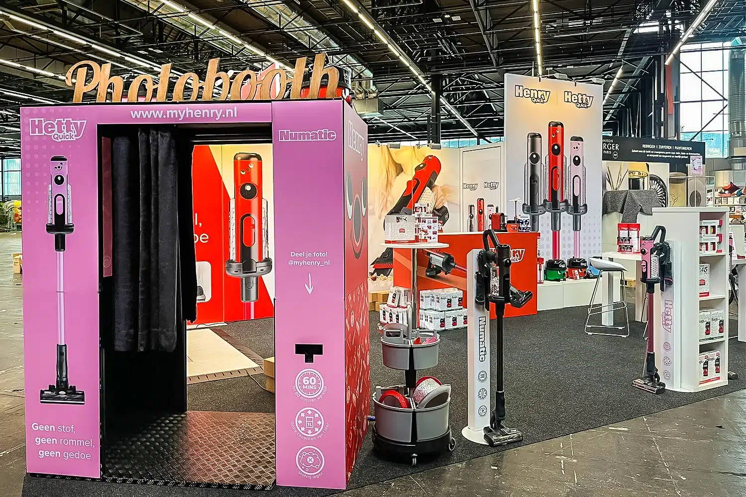 Lach-je-Lens-photobooth-numatic-case-1-2.jpg
